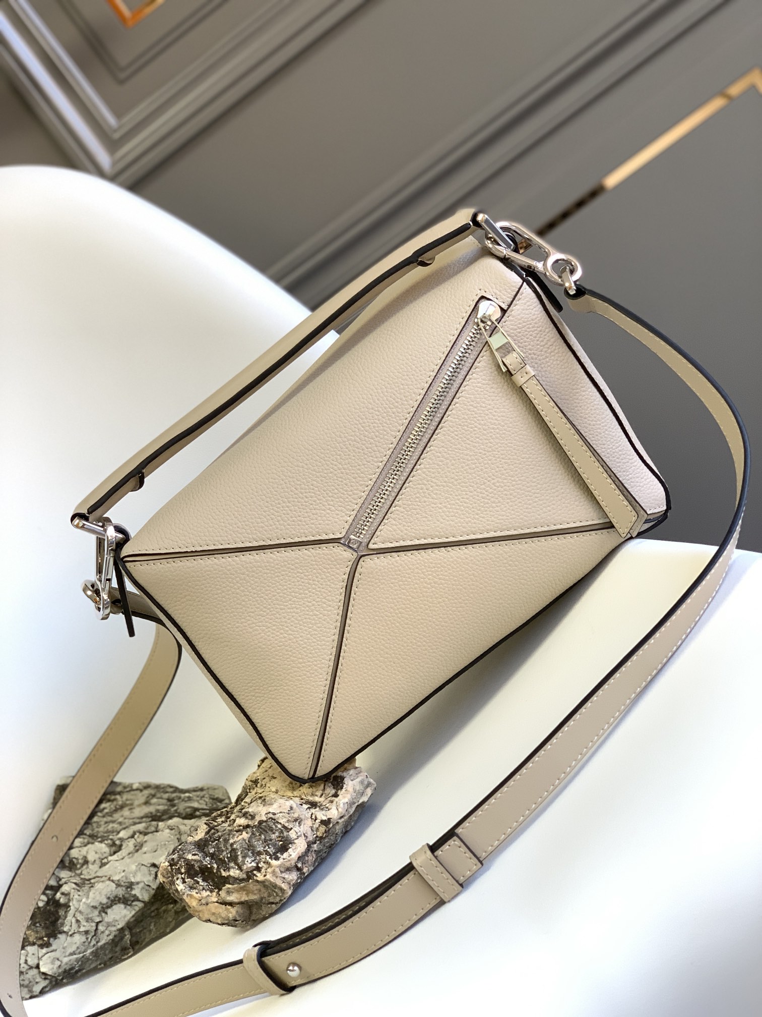 Loewe Puzzle Small Bag: Stylish Leather Handbag with Adjustable Strap 3 i1633966214 4562 2