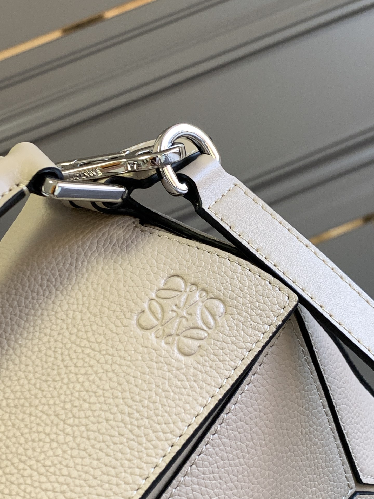 Loewe Puzzle Small Bag: Stylish Leather Handbag with Adjustable Strap 4 i1633966214 4977 3