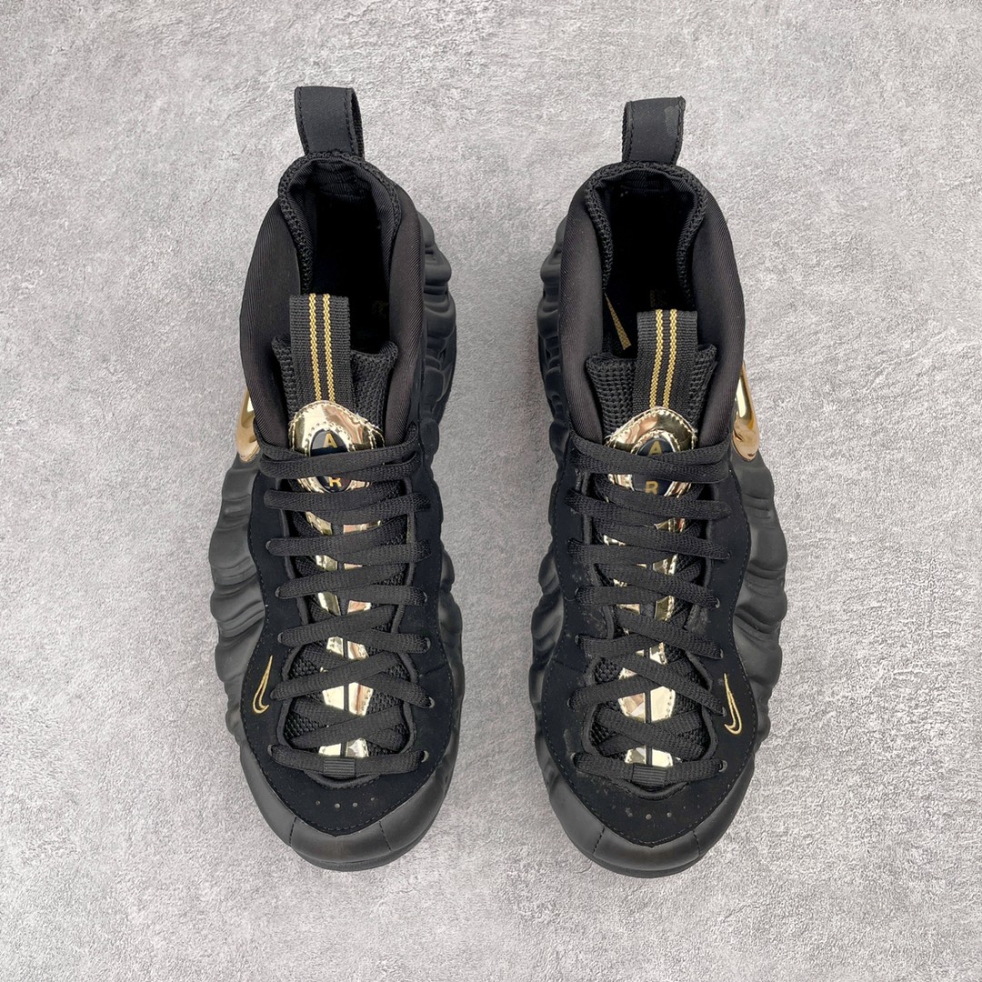 图片[2]-💰490 NK Air Foamposite One 黑金泡 莞产原底面 公司渠道同模具 鞋型发泡360度无死角 双层Zoom气垫植入 中底完美注胶 搭载原厂碳纤维材质 诞生于1997年的NK Air Foamposite系列可以说是整个球鞋历史上最为经典的系列之一 也就是我们常说的“喷”和“泡” 其中“喷”由Foamposite One代言人Penny的英文音译而来 而“泡”则来源于另一款鞋型 Foamposite Pro中\”pro\”的音译 在诞生初期 由于高昂的造价以及超前的外形 Foamposite系列的反对者不在少数 甚至有人认为这款鞋会毁掉整个球鞋行业 但事实证明这双灵感来自于甲虫 自带“黑科技”鞋面以及双层Zoom+大块碳板的太空球鞋不仅受到了大众的接受与追捧 并且成功的影响了篮球鞋的发展 SIZE：38.5 39 40 40.5 41 42 42.5 43 44 44.5 45 46 编码：by5936060-运动鞋