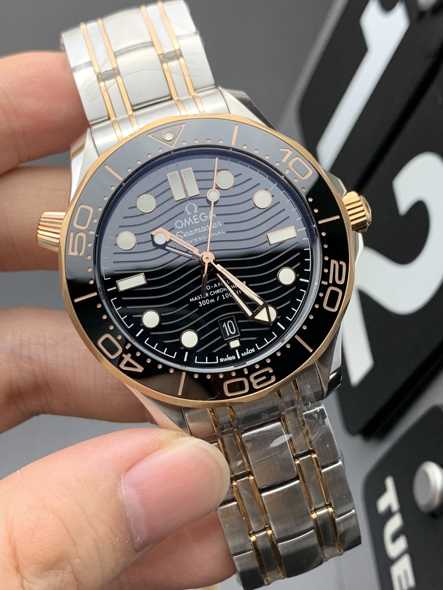 Omega OR 玫瑰金海马300