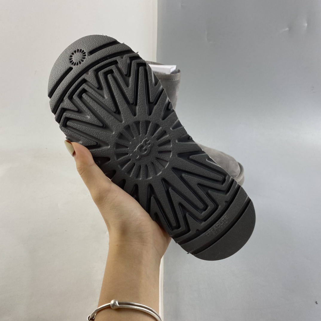 P240  UGG 官方经典款秋冬羊皮毛一体雪地靴 1016223