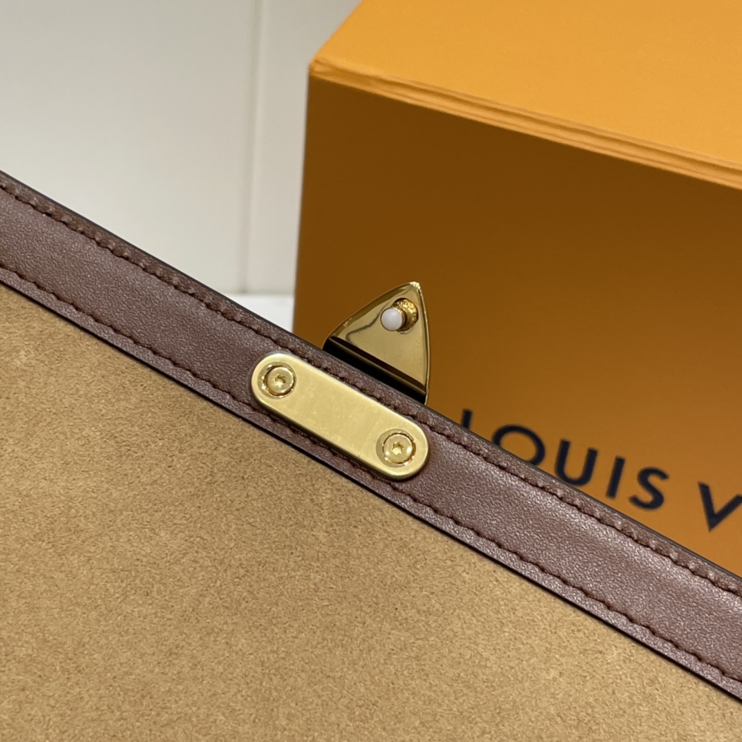 NO:178416,WJ OEM Customized Swiss Steel CNC Carved Hardware!  It can be said that if you put it in the counter, it will be authentic!  ,19860909WJ代工厂定制 瑞士钢 CNC精雕五金！ 可以这么说 如果放入专柜去 那就是正品！,,Bag