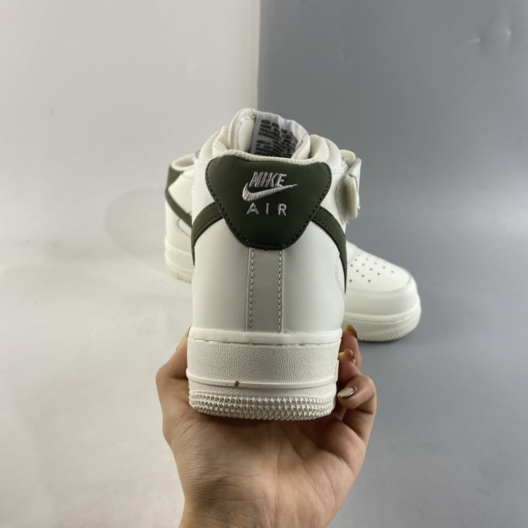 P240  NIKE Air Force 1’07Mid 空军一号中帮休闲板鞋 LZ6819-608