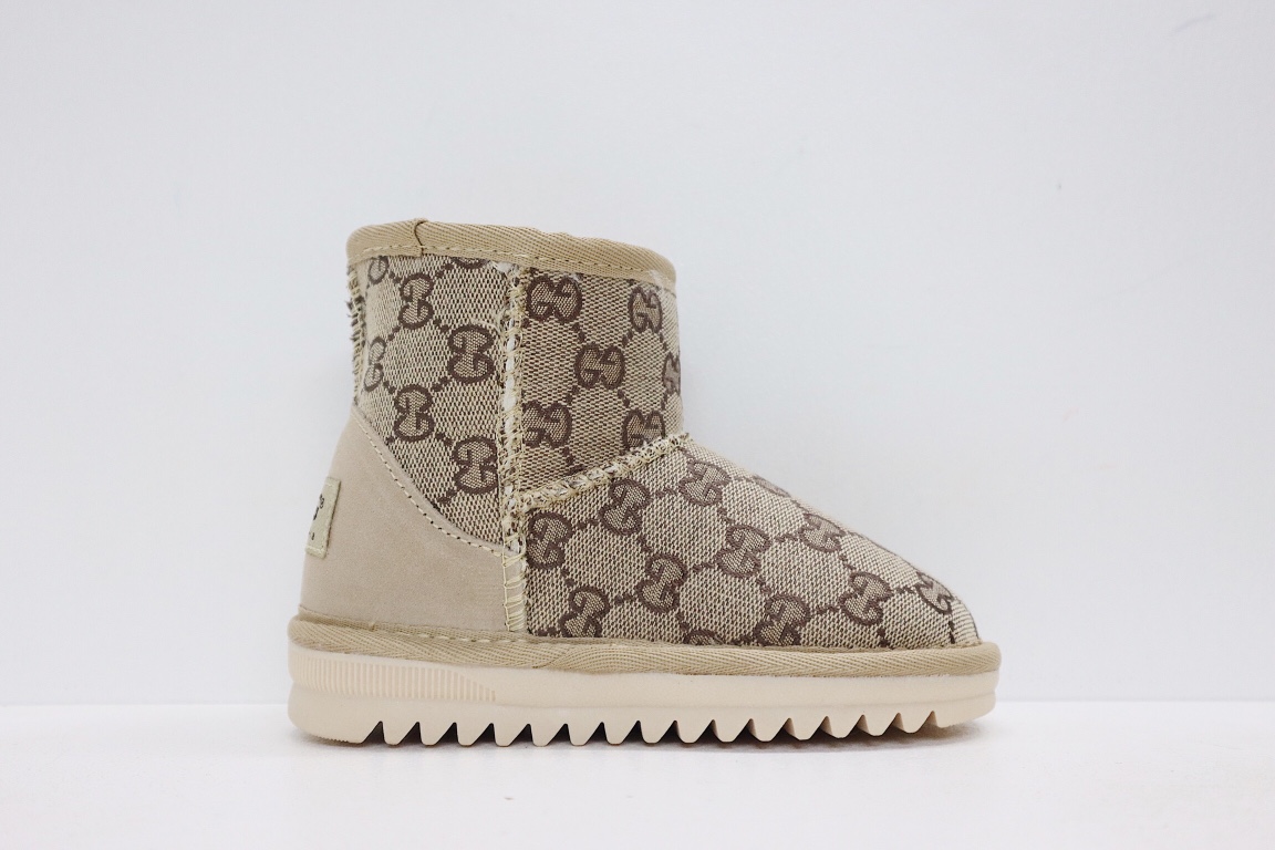 图片[2]-UGG老花联名系列儿童中帮雪地靴 尺码：25-37码 经典老花款式❤️ 内里人造毛，加绒加厚保暖舒适❄️ 橡胶大底耐磨防滑✔️-选品中心