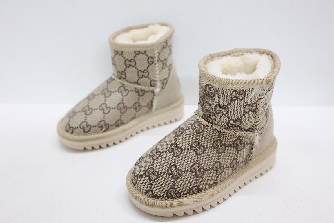 图片[5]-UGG老花联名系列儿童中帮雪地靴 尺码：25-37码 经典老花款式❤️ 内里人造毛，加绒加厚保暖舒适❄️ 橡胶大底耐磨防滑✔️-选品中心