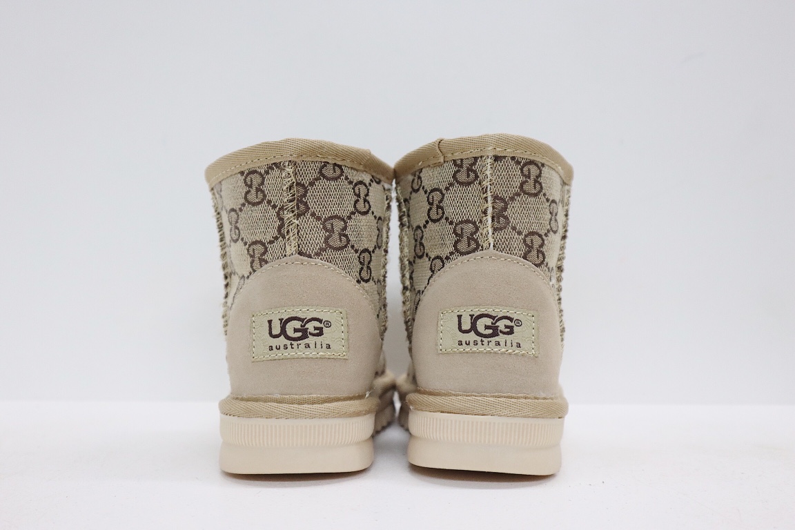 图片[6]-UGG老花联名系列儿童中帮雪地靴 尺码：25-37码 经典老花款式❤️ 内里人造毛，加绒加厚保暖舒适❄️ 橡胶大底耐磨防滑✔️-选品中心