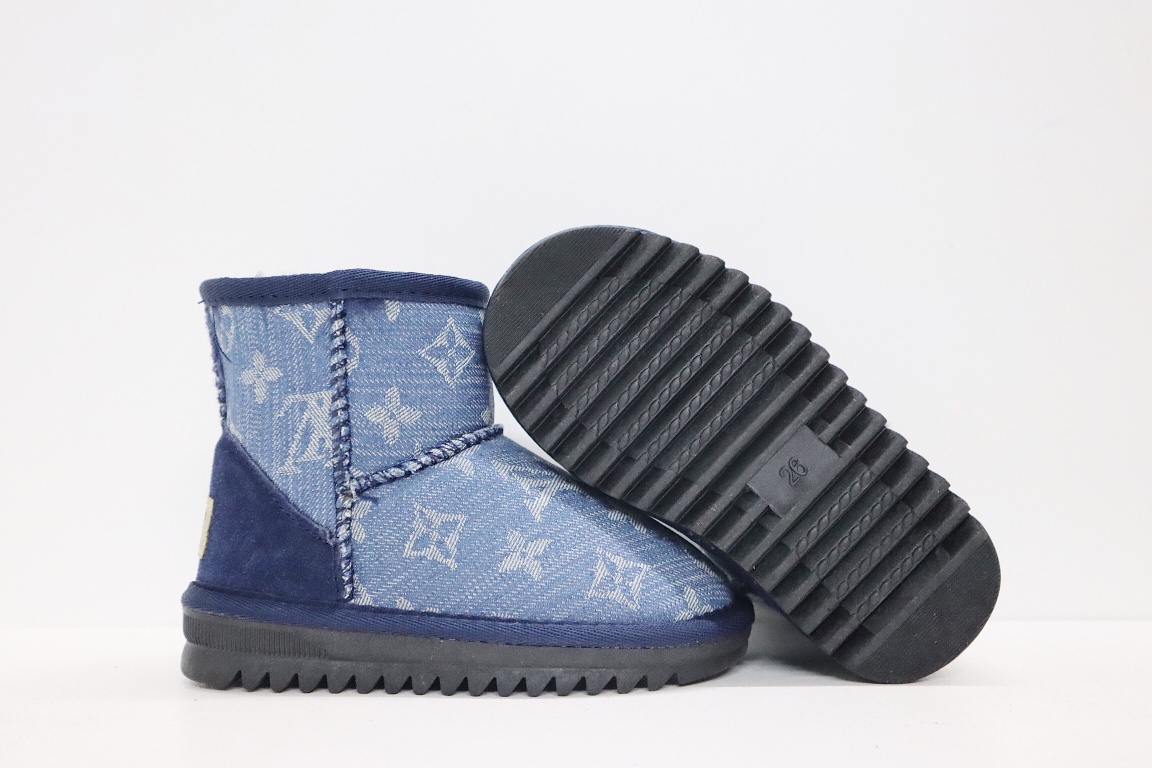 图片[8]-UGG老花联名系列儿童中帮雪地靴 尺码：25-37码 经典老花款式❤️ 内里人造毛，加绒加厚保暖舒适❄️ 橡胶大底耐磨防滑✔️-选品中心