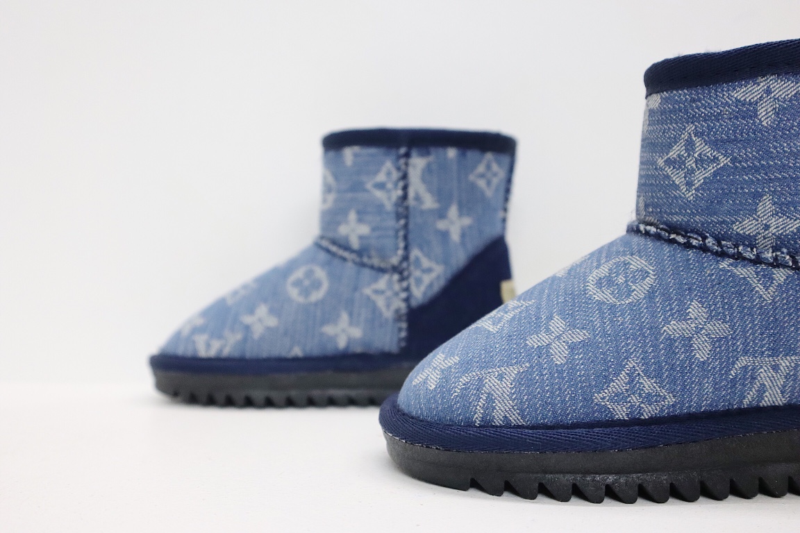 图片[3]-UGG老花联名系列儿童中帮雪地靴 尺码：25-37码 经典老花款式❤️ 内里人造毛，加绒加厚保暖舒适❄️ 橡胶大底耐磨防滑✔️-选品中心