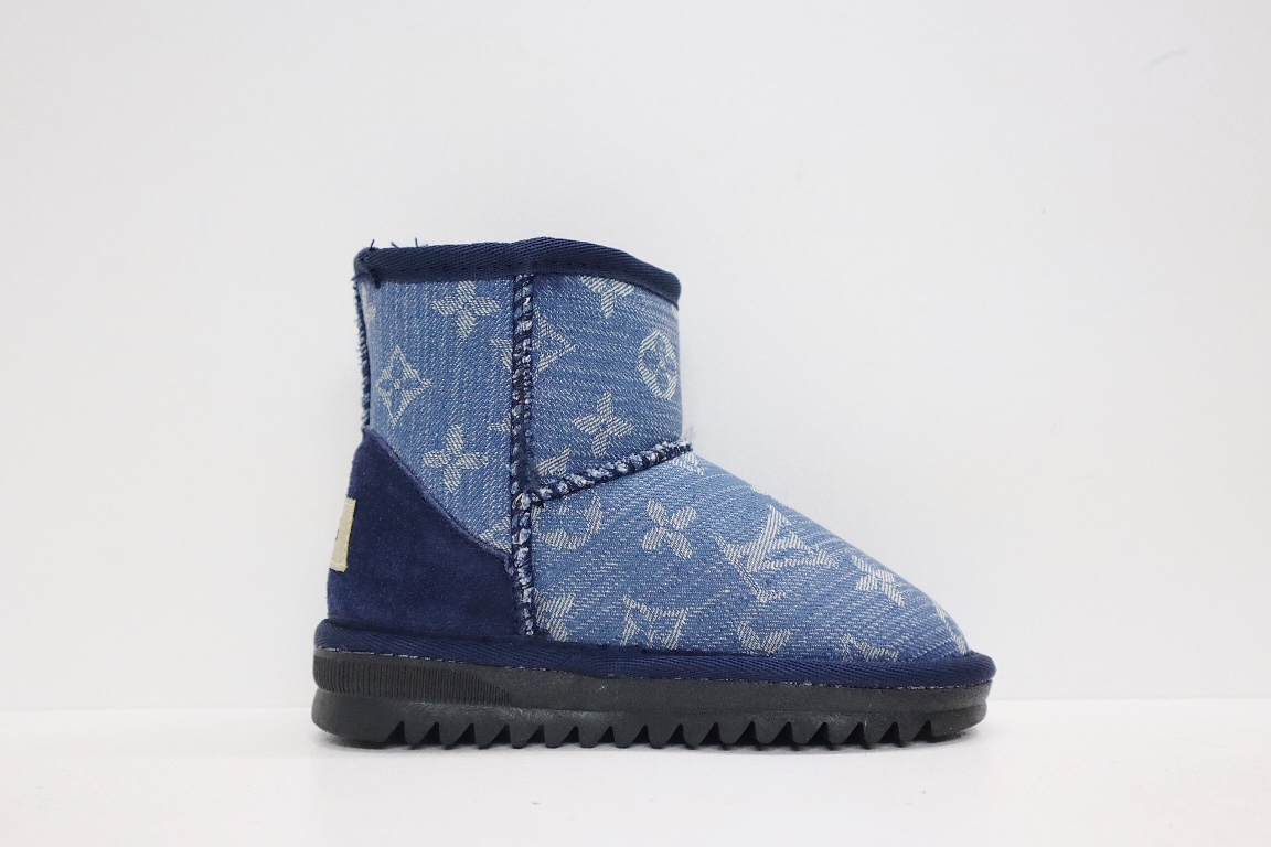 图片[2]-UGG老花联名系列儿童中帮雪地靴 尺码：25-37码 经典老花款式❤️ 内里人造毛，加绒加厚保暖舒适❄️ 橡胶大底耐磨防滑✔️-选品中心