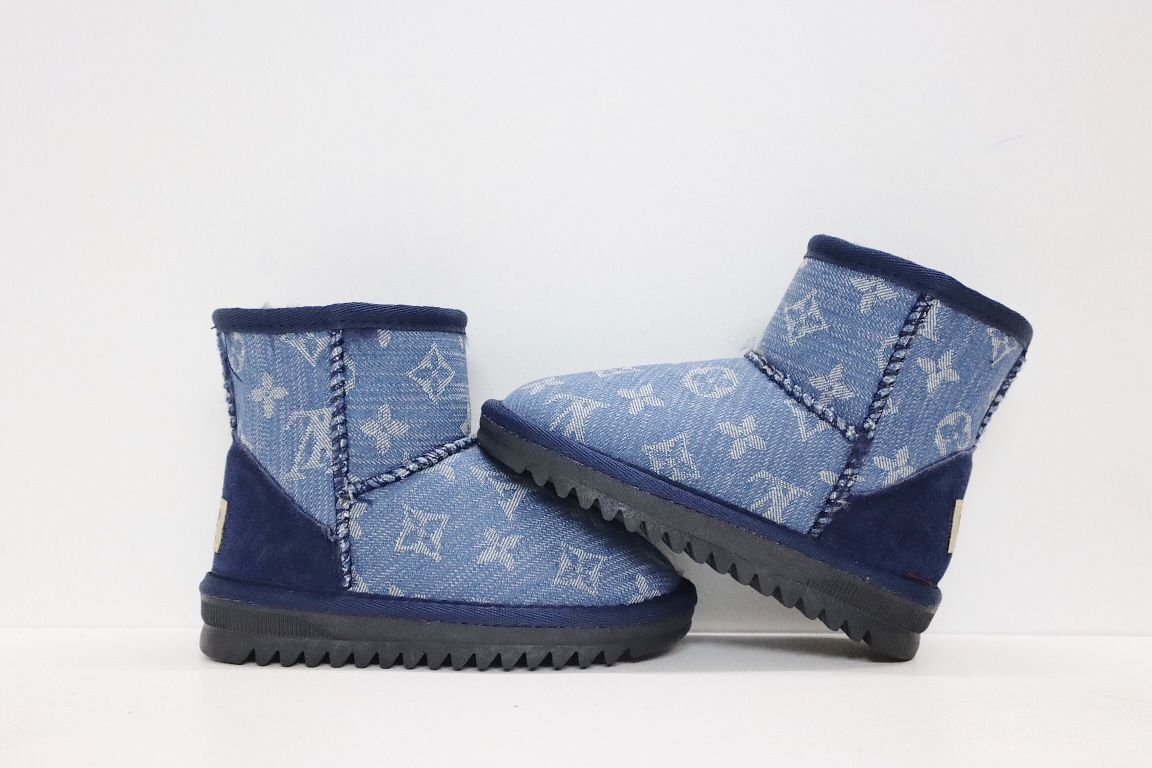 图片[9]-UGG老花联名系列儿童中帮雪地靴 尺码：25-37码 经典老花款式❤️ 内里人造毛，加绒加厚保暖舒适❄️ 橡胶大底耐磨防滑✔️-选品中心