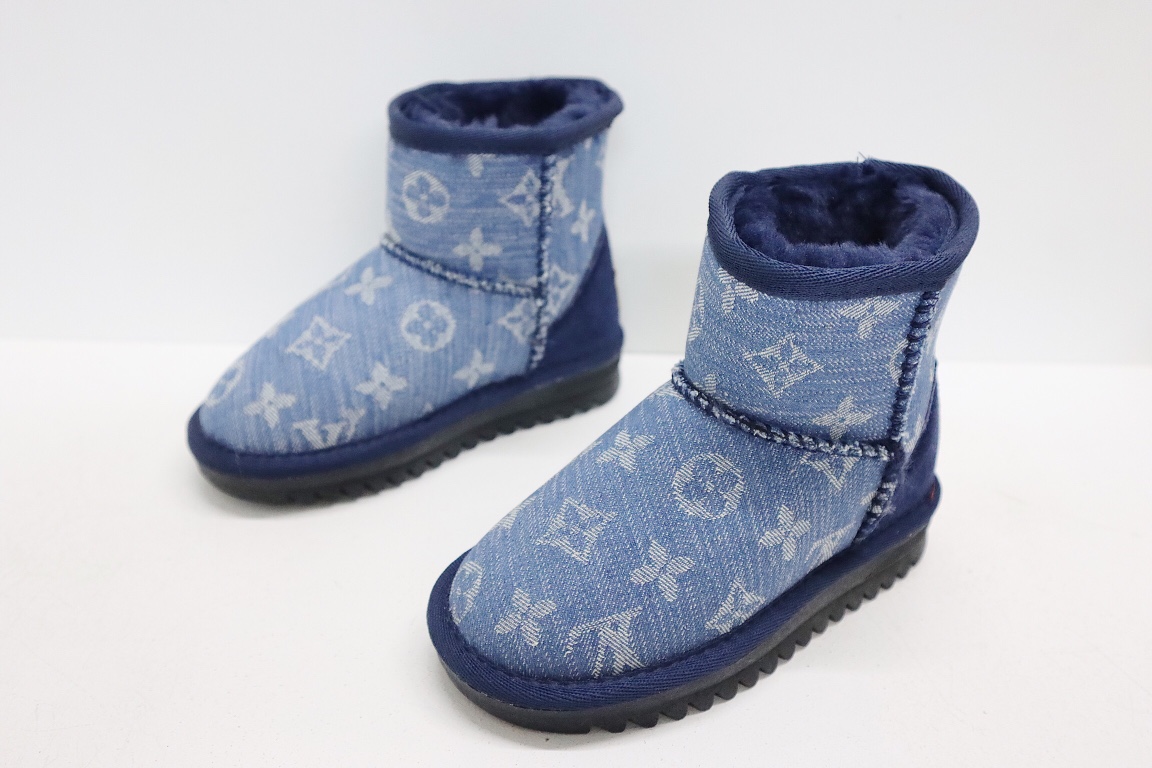 图片[5]-UGG老花联名系列儿童中帮雪地靴 尺码：25-37码 经典老花款式❤️ 内里人造毛，加绒加厚保暖舒适❄️ 橡胶大底耐磨防滑✔️-选品中心