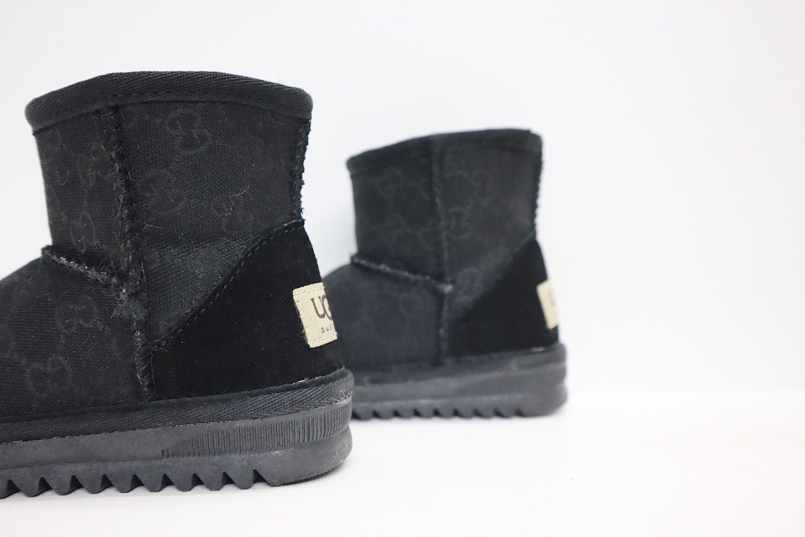图片[4]-UGG老花联名系列儿童中帮雪地靴 尺码：25-37码 经典老花款式❤️ 内里人造毛，加绒加厚保暖舒适❄️ 橡胶大底耐磨防滑✔️-选品中心