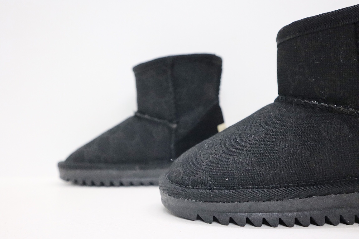 图片[3]-UGG老花联名系列儿童中帮雪地靴 尺码：25-37码 经典老花款式❤️ 内里人造毛，加绒加厚保暖舒适❄️ 橡胶大底耐磨防滑✔️-选品中心