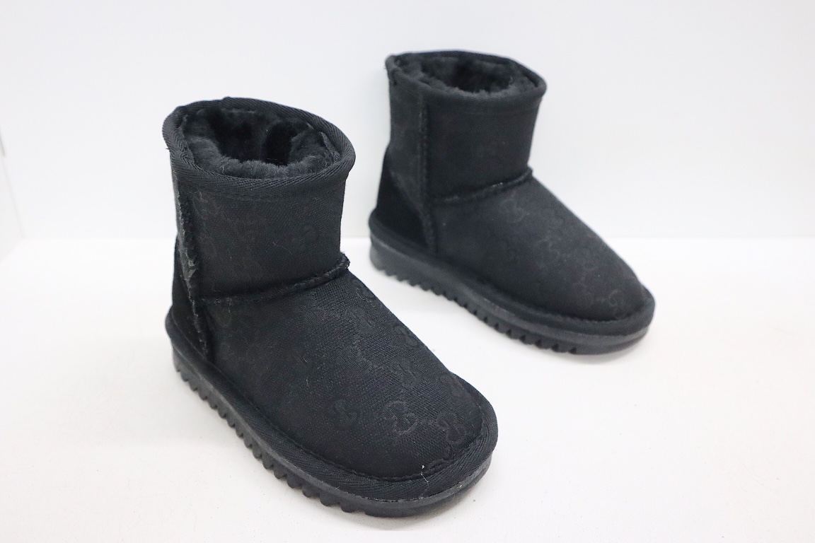 图片[7]-UGG老花联名系列儿童中帮雪地靴 尺码：25-37码 经典老花款式❤️ 内里人造毛，加绒加厚保暖舒适❄️ 橡胶大底耐磨防滑✔️-选品中心