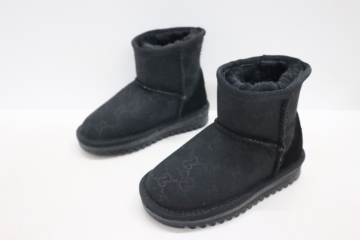 图片[5]-UGG老花联名系列儿童中帮雪地靴 尺码：25-37码 经典老花款式❤️ 内里人造毛，加绒加厚保暖舒适❄️ 橡胶大底耐磨防滑✔️-选品中心