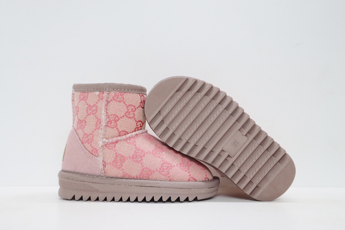 图片[8]-UGG老花联名系列儿童中帮雪地靴 尺码：25-37码 经典老花款式❤️ 内里人造毛，加绒加厚保暖舒适❄️ 橡胶大底耐磨防滑✔️-选品中心