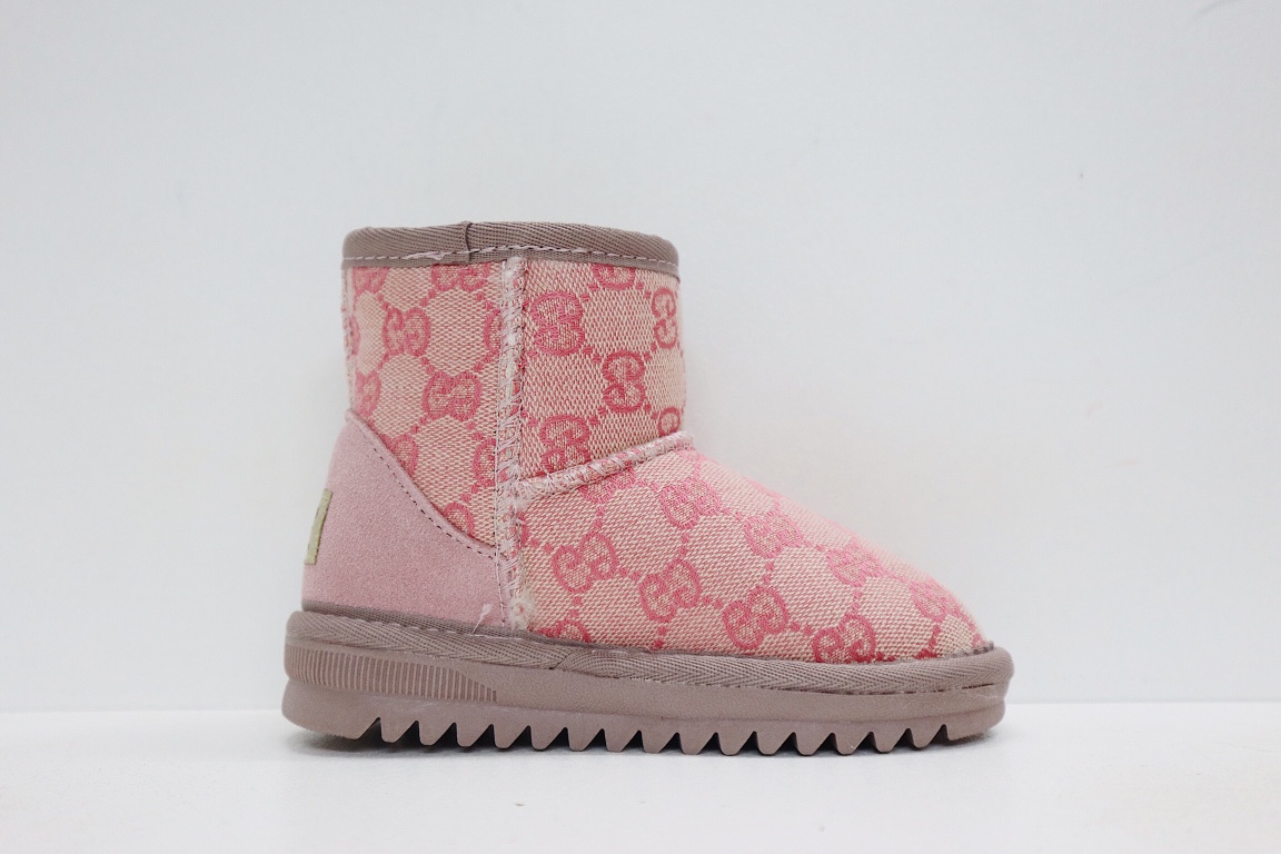 图片[2]-UGG老花联名系列儿童中帮雪地靴 尺码：25-37码 经典老花款式❤️ 内里人造毛，加绒加厚保暖舒适❄️ 橡胶大底耐磨防滑✔️-选品中心