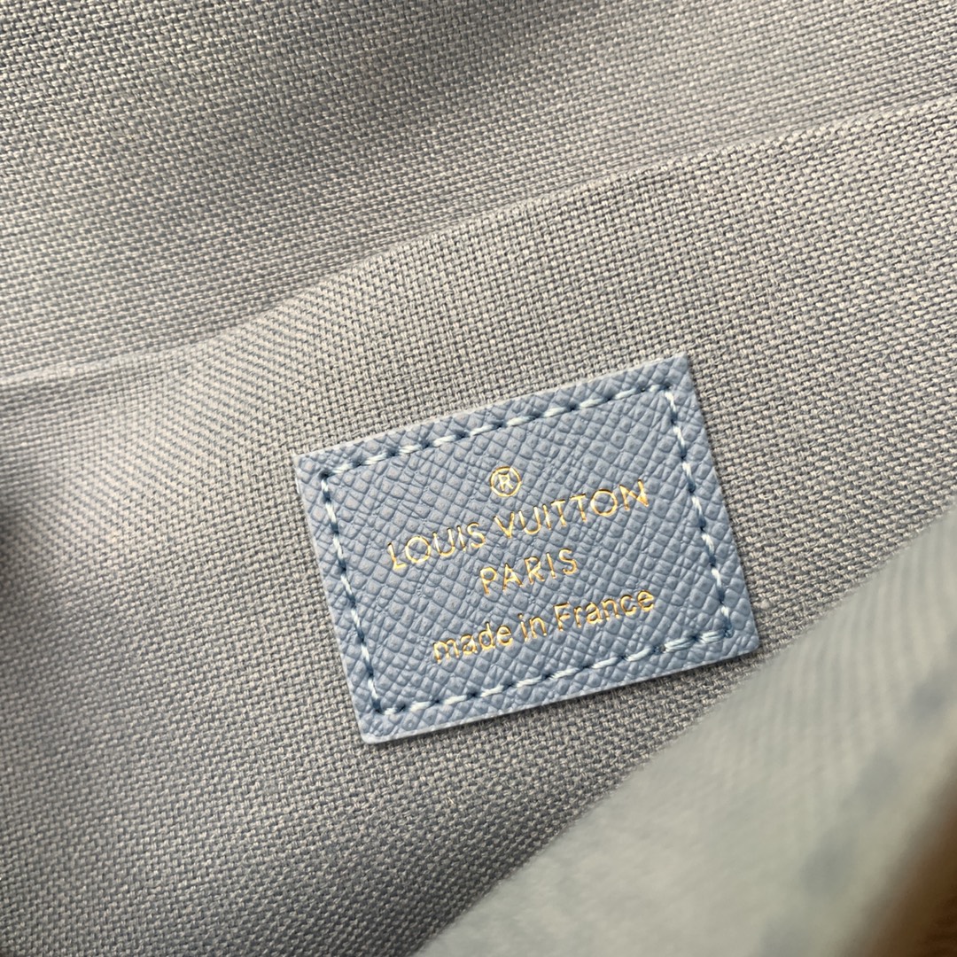 this Félicie Pochette depicts the House’s mascot - Bag 8
