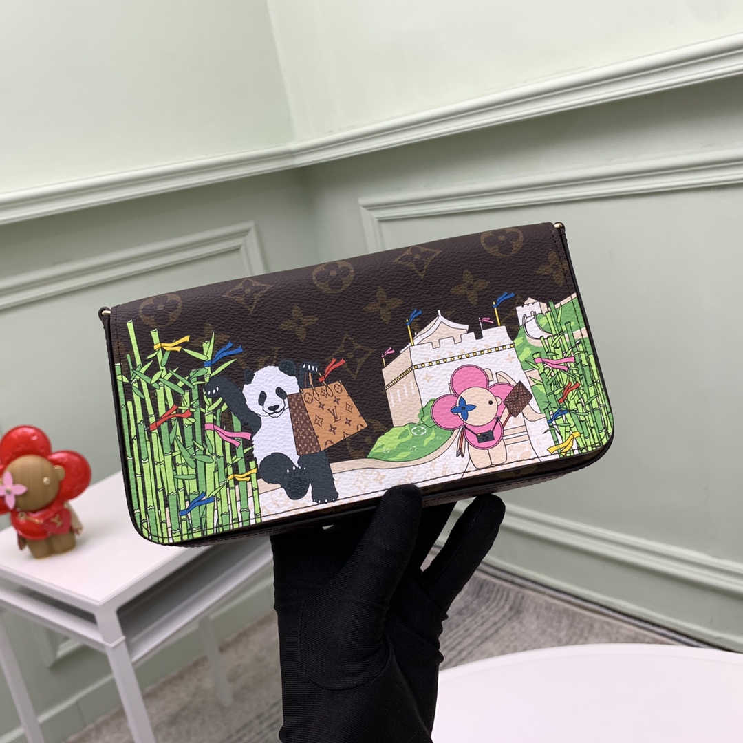 this Félicie Pochette depicts the House’s mascot - Bag 4