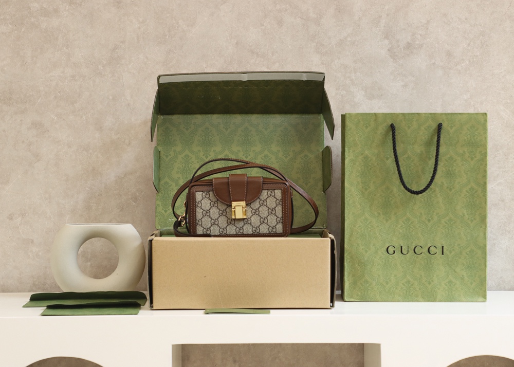 Gucci GG mini bag with clasp closure 盒子包 614368 92TCG 8563