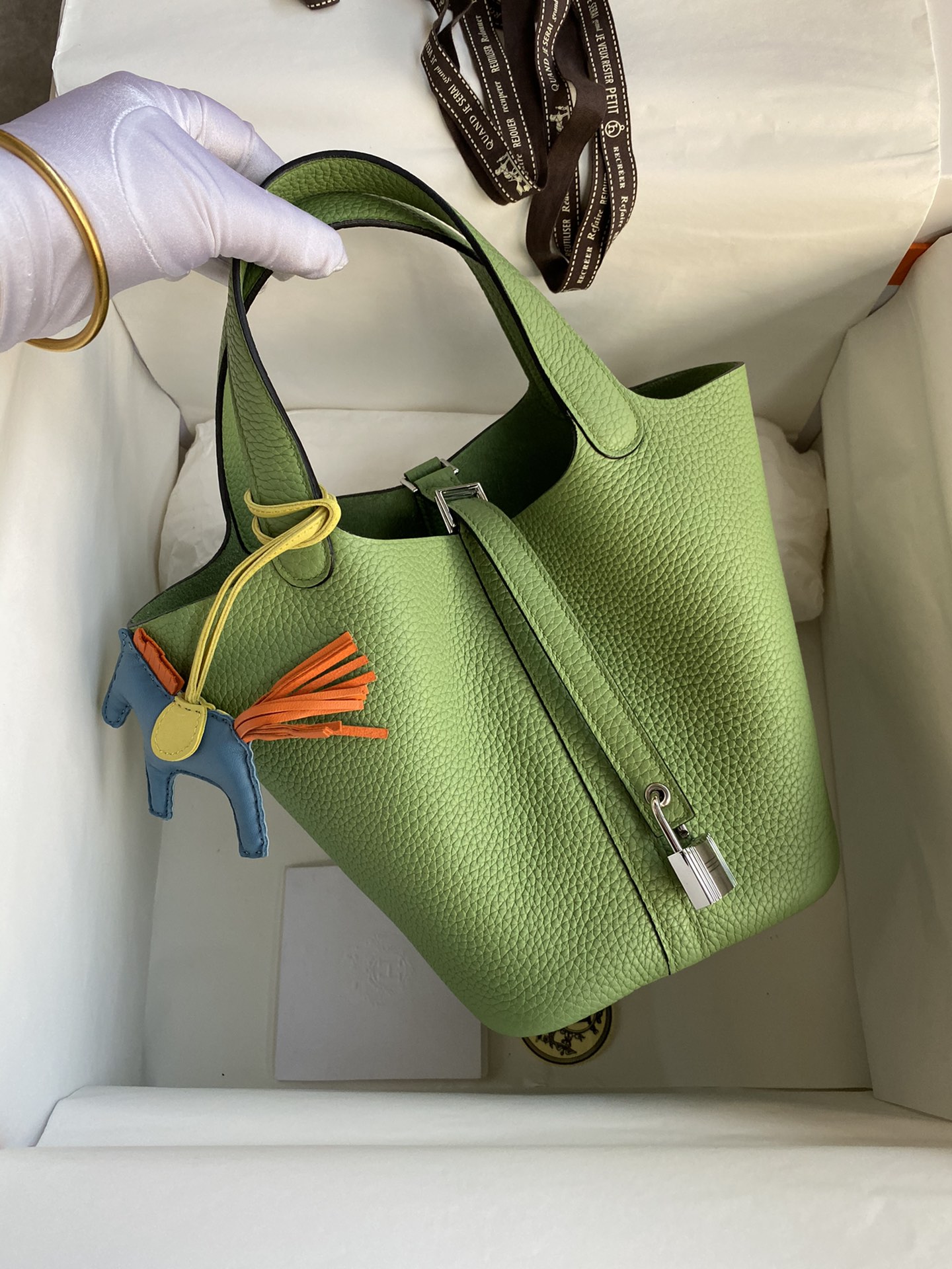 Cesta 18cm piel TC importada verde aguacate 🥑 hilo encerado plateado