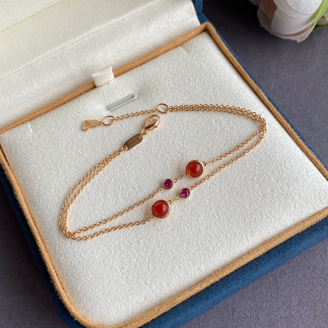 V金材质 p115  高级精工版 镀咪金 伯爵转动小球手链，自由搭配多彩POSSESSION勾勒你独一无二的个性魅力，在阳光下尽情释放独特光华，轻轻转动 #PiagetPossession#，畅游异彩纷呈的璨阳人生