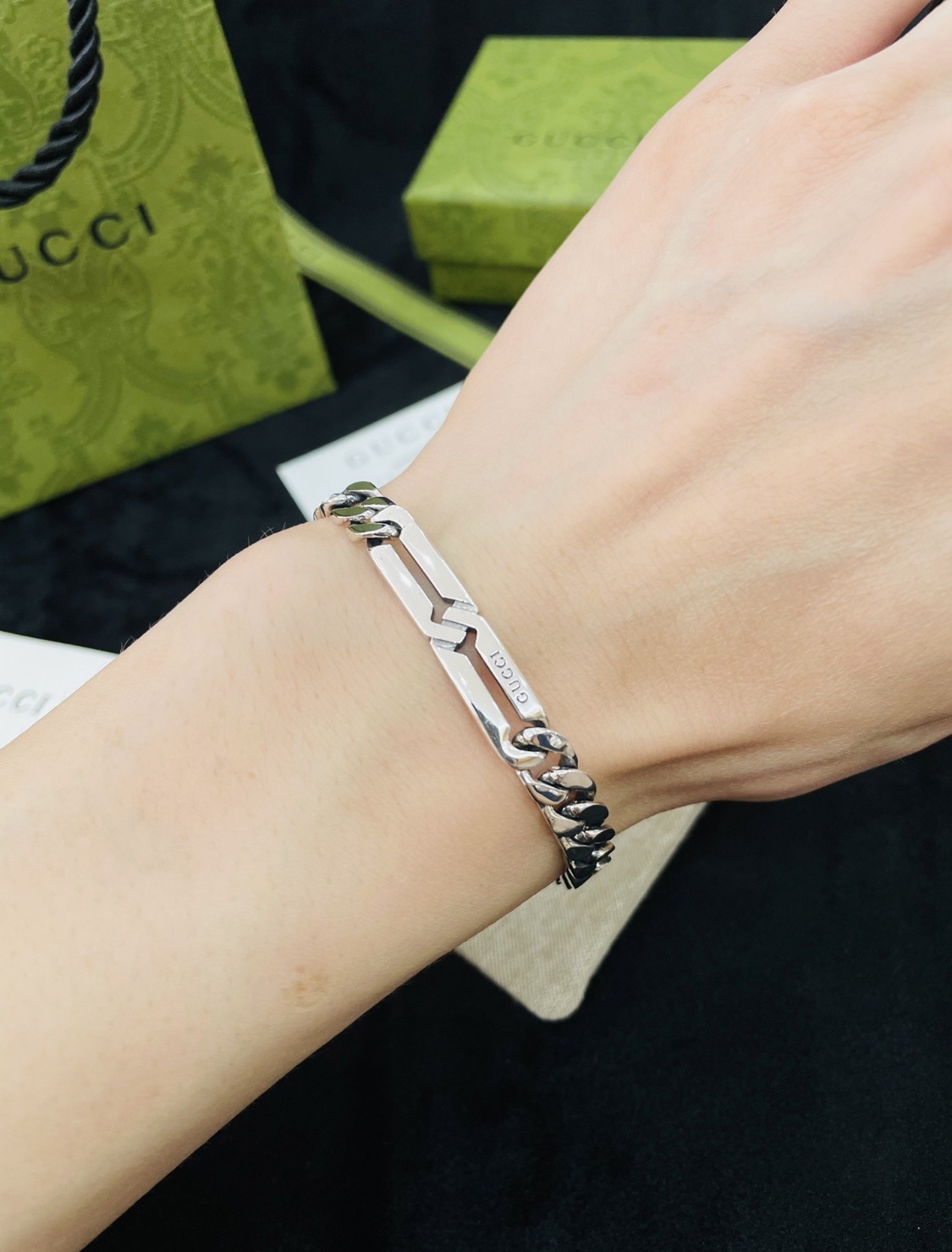 GUCCI古奇Hカップル手链 - 精湛な工芸とユニークデザイン