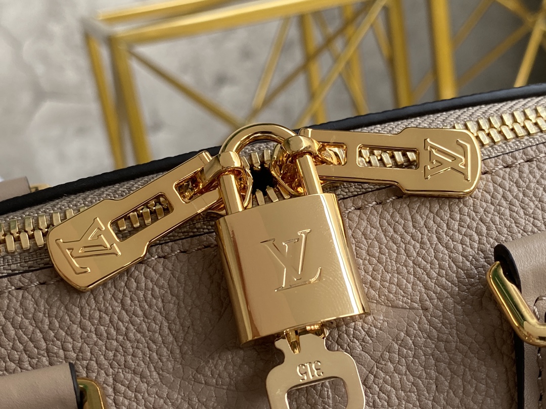Louis Vuitton Haute Couture Classic Luxury Handbag Shoulder Crossbody 6