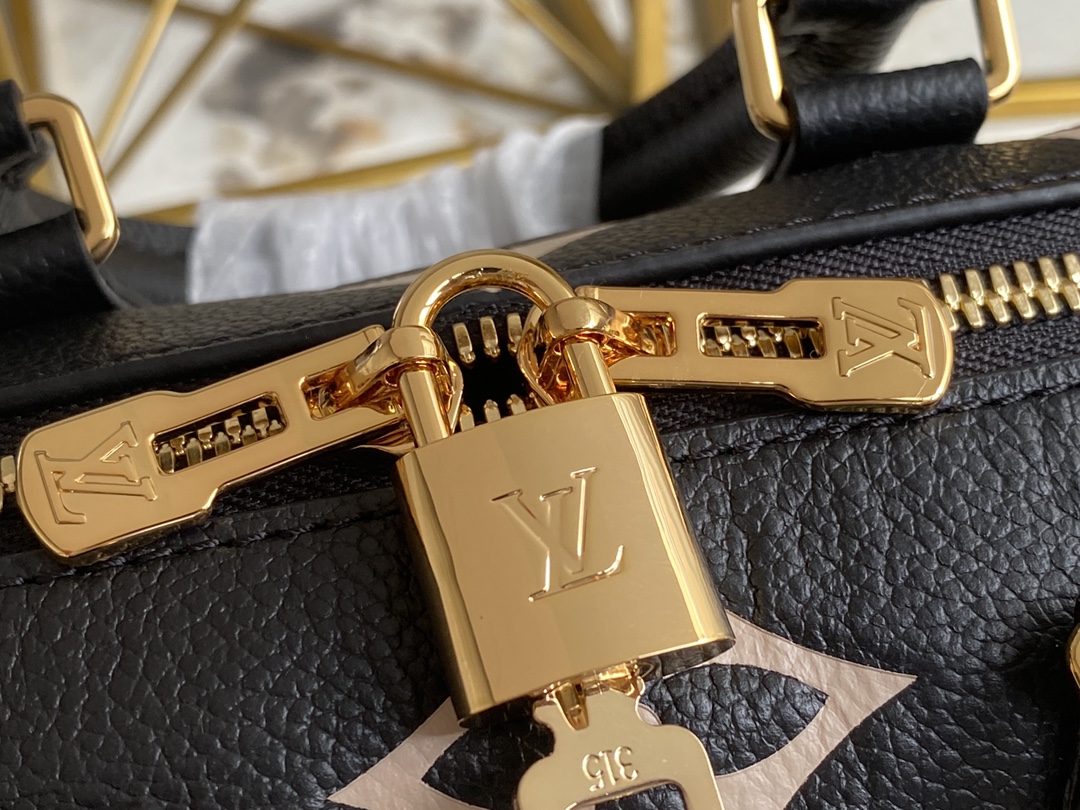Louis Vuitton Haute Couture Classic Luxury Handbag Shoulder Crossbody 5