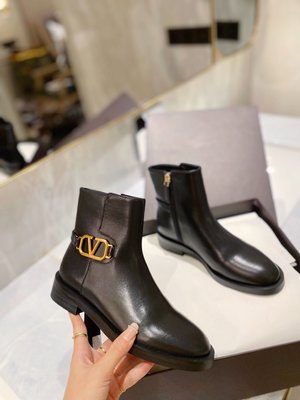 mirror quality Valentino AAA+ Short Boots Gold Hardware Cowhide Rubber Sheepskin Wool Fashion