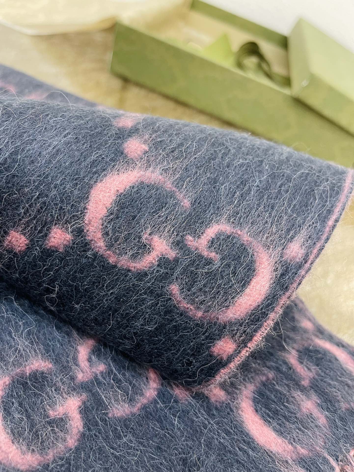 GUCCI古驰GG钻石菱格纹羊驼毛羊毛混纺围巾