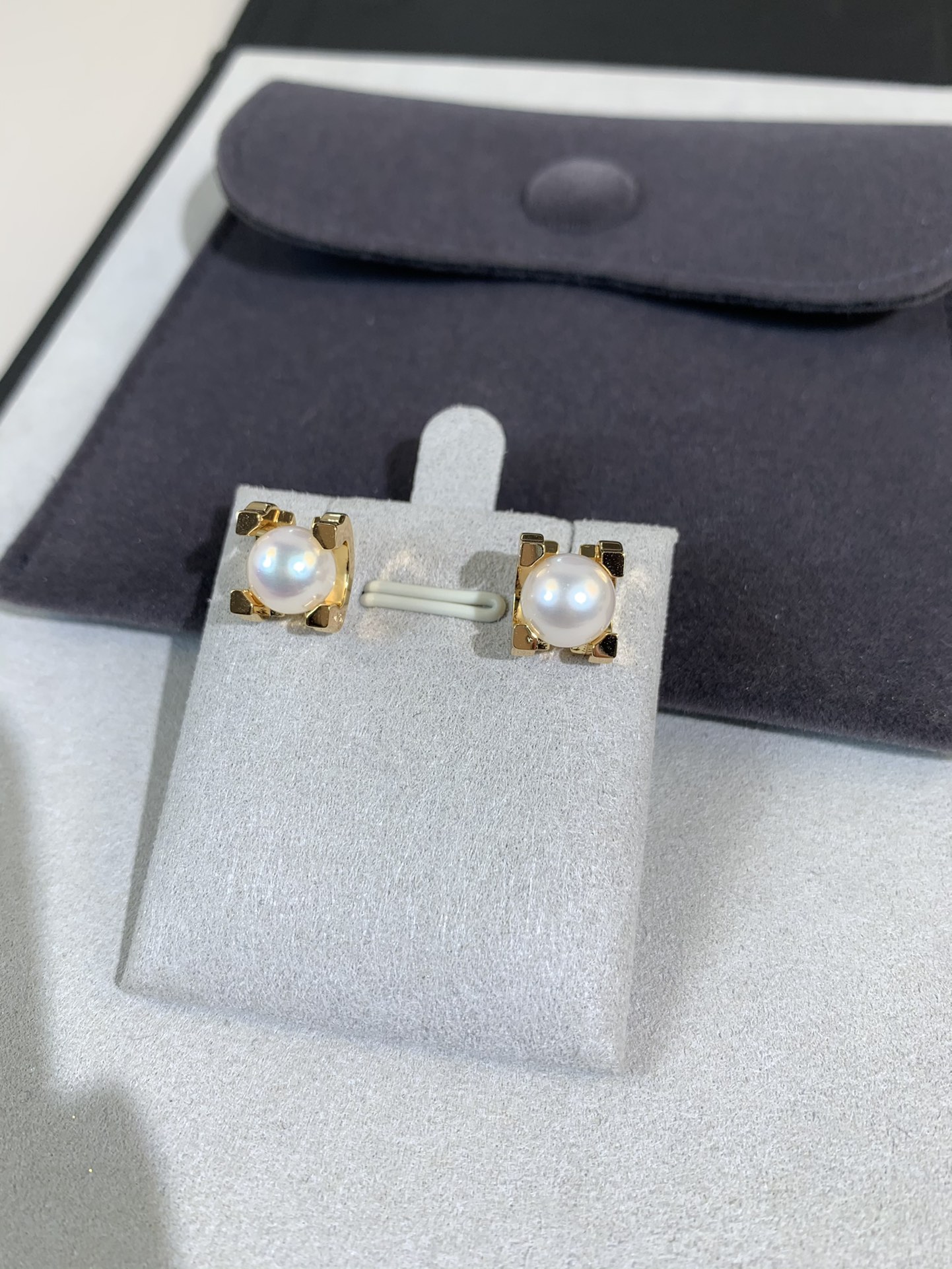 ， 6mm，8mm
牛头珍珠耳钉 ，超品质CNC工艺
牛头耳钉，珍珠6/8mm极品花珠品质akoya，天