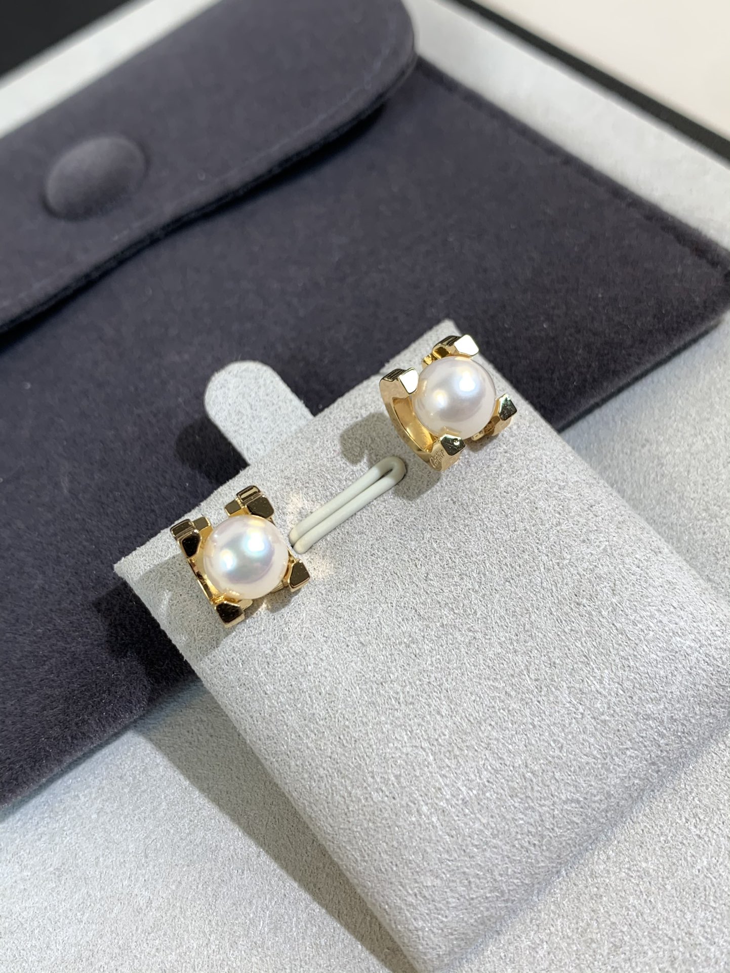 ， 6mm，8mm
牛头珍珠耳钉 ，超品质CNC工艺
牛头耳钉，珍珠6/8mm极品花珠品质akoya，天