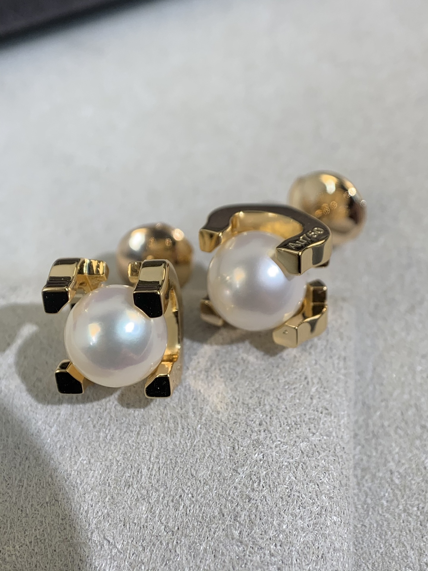 ， 6mm，8mm
牛头珍珠耳钉 ，超品质CNC工艺
牛头耳钉，珍珠6/8mm极品花珠品质akoya，天