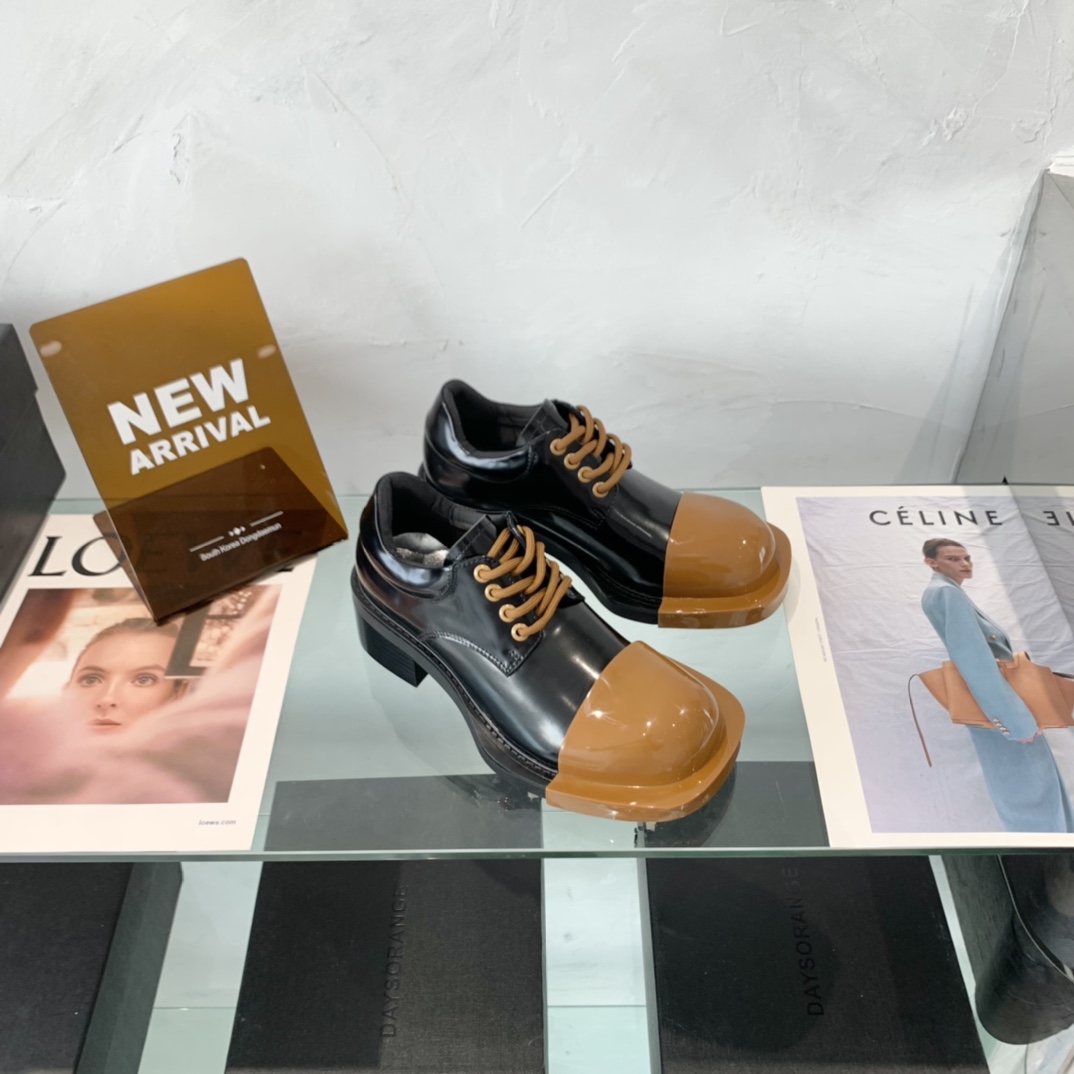 “High-End Dymonlatery Paints and Leather Shoes with Unique Design Code 35-39” - 图片 3