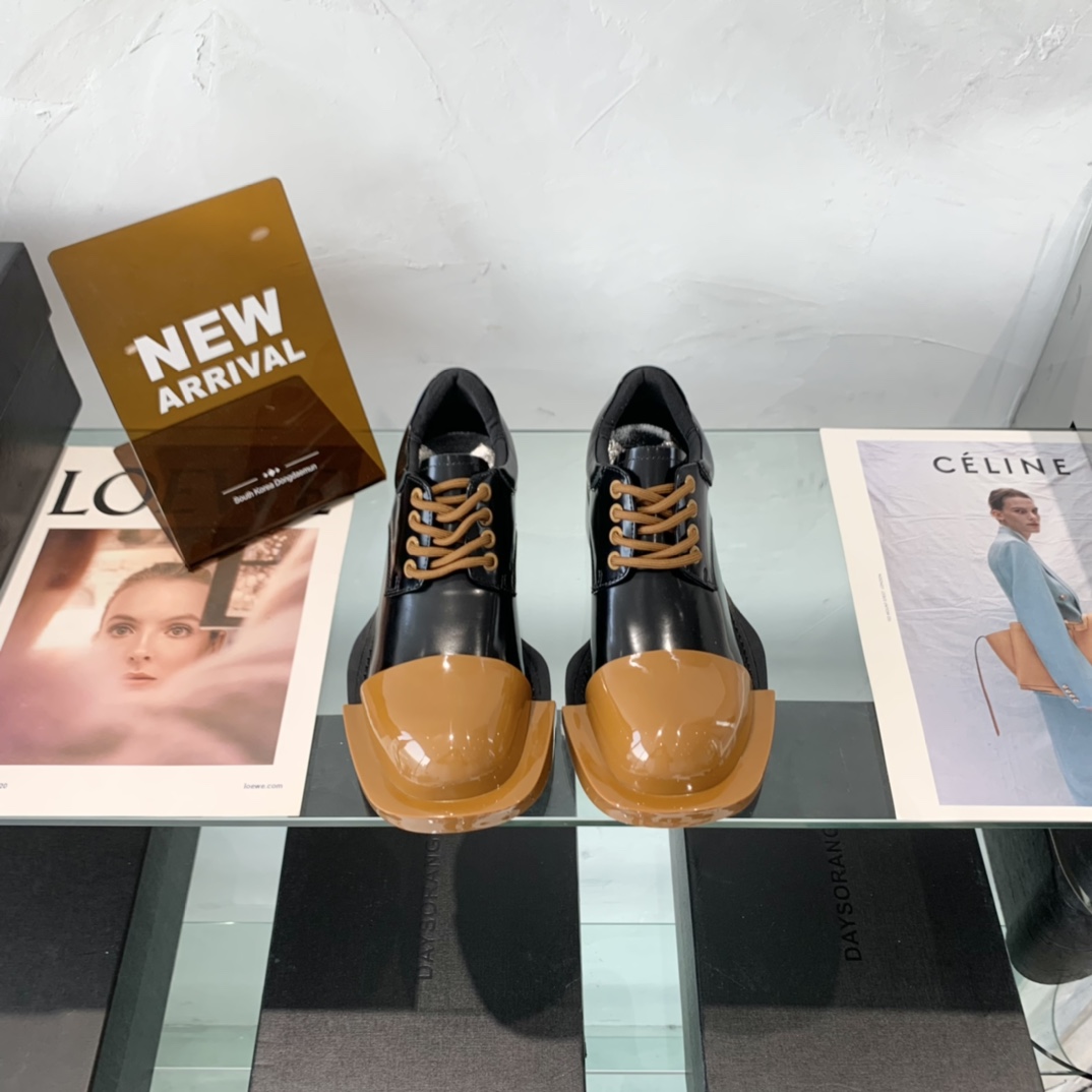 “High-End Dymonlatery Paints and Leather Shoes with Unique Design Code 35-39”