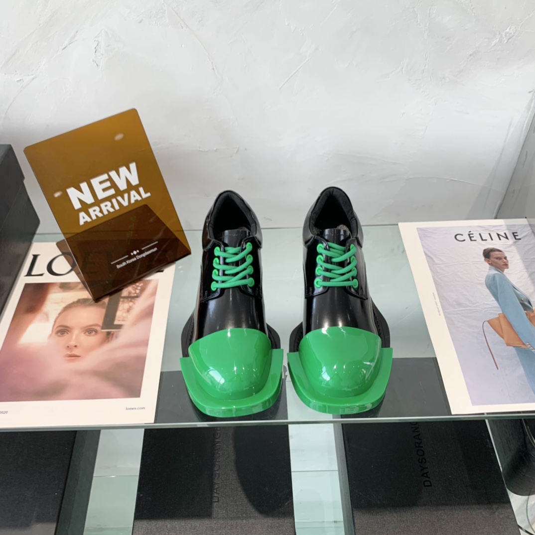 “High-End Dymonlatery Paints and Leather Shoes with Original Layout Development”