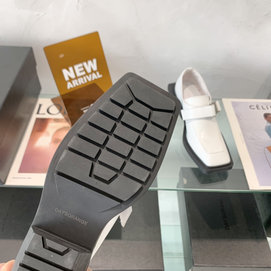 “High-End Dymonlatery Paints and Leather Shoes with Original Layout Development” - 图片 9