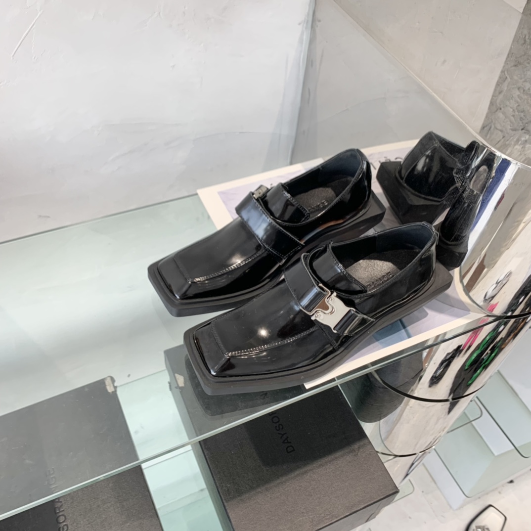 “High-End Dymonlatery Paints and Leather Shoes with Original Layout Development” - 图片 5