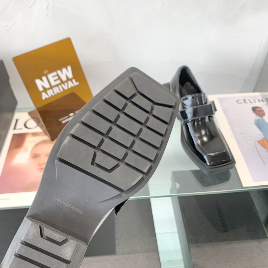“High-End Dymonlatery Paints and Leather Shoes with Original Layout Development” - 图片 9