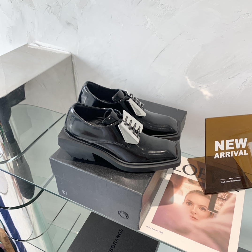 “High-End Dymonlatery Paints and Leather Shoes with Original Layout Development” - 图片 4