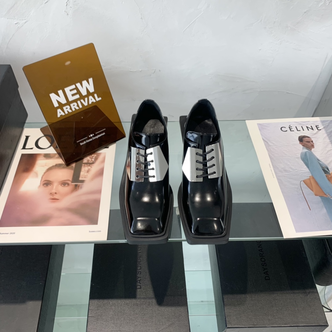“High-End Dymonlatery Paints and Leather Shoes with Original Layout Development”