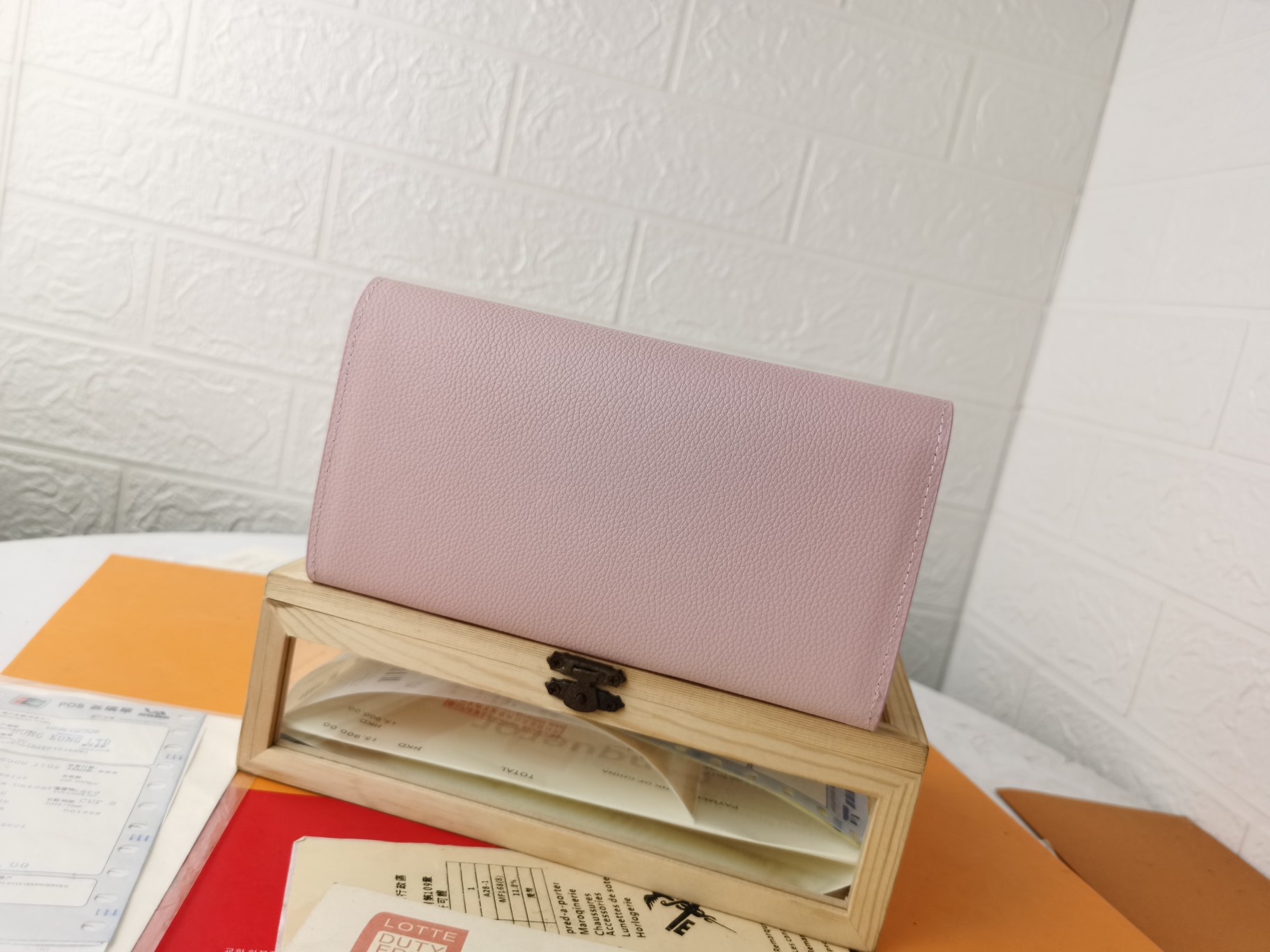 ルイ・ヴィトン M64317 粒纹小牛皮とMonogram帆布のクラッチ財布