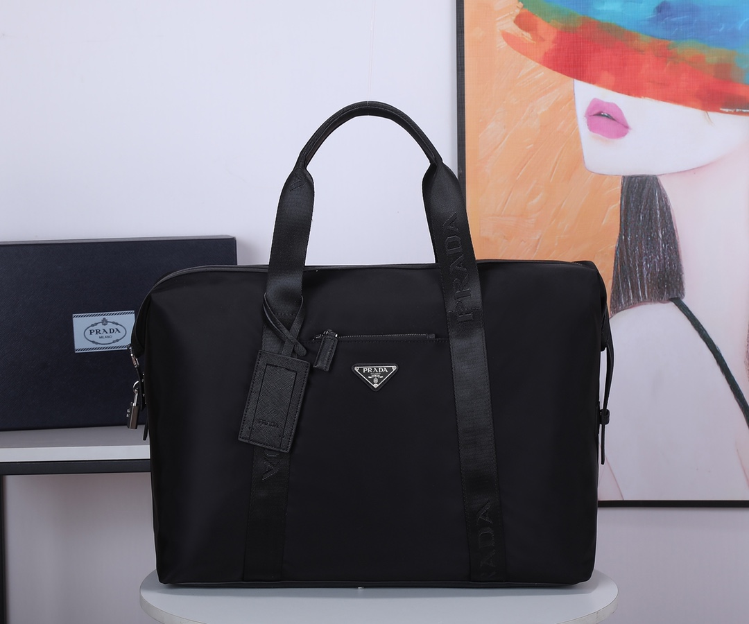 Prada …旅行季又到了 旅行包赶快拿起来