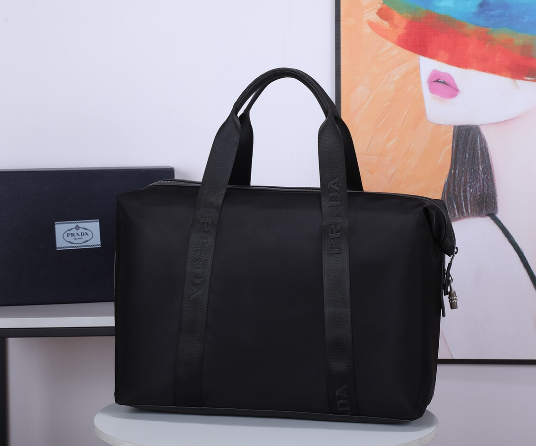 Prada …旅行季又到了 旅行包赶快拿起来