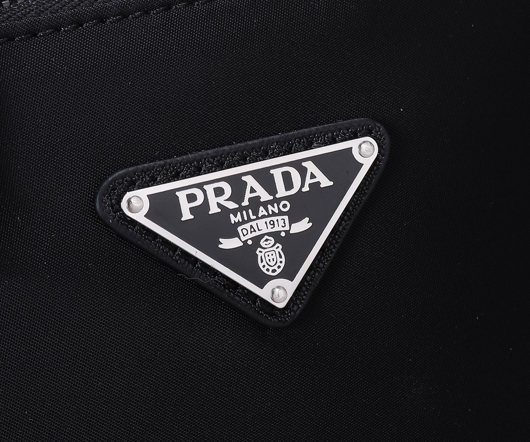 Prada …旅行季又到了 旅行包赶快拿起来
