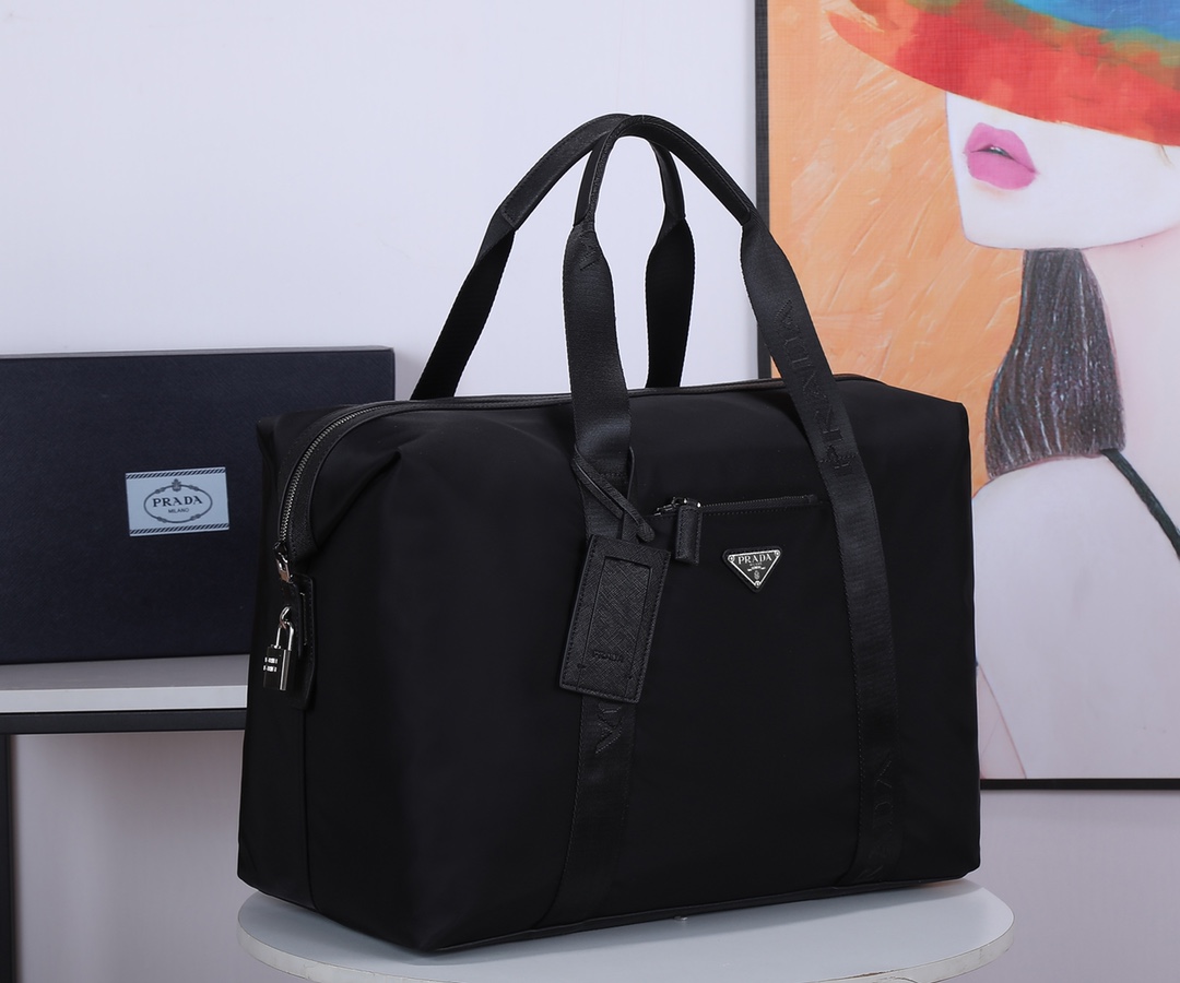 Prada …旅行季又到了 旅行包赶快拿起来