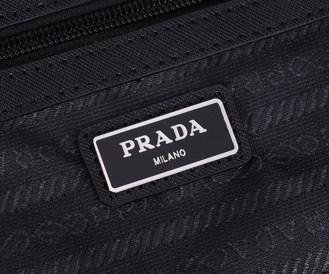 Prada …旅行季又到了 旅行包赶快拿起来