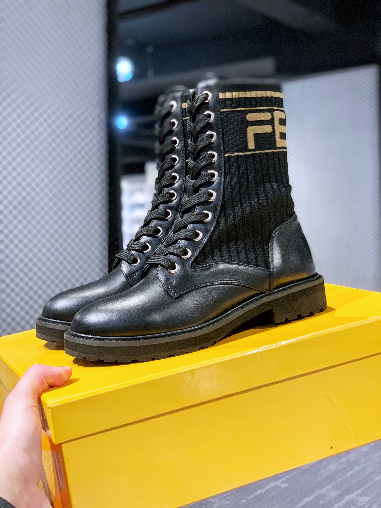 Pure original purchase designated version of Fendi knitted elastic Martin boots