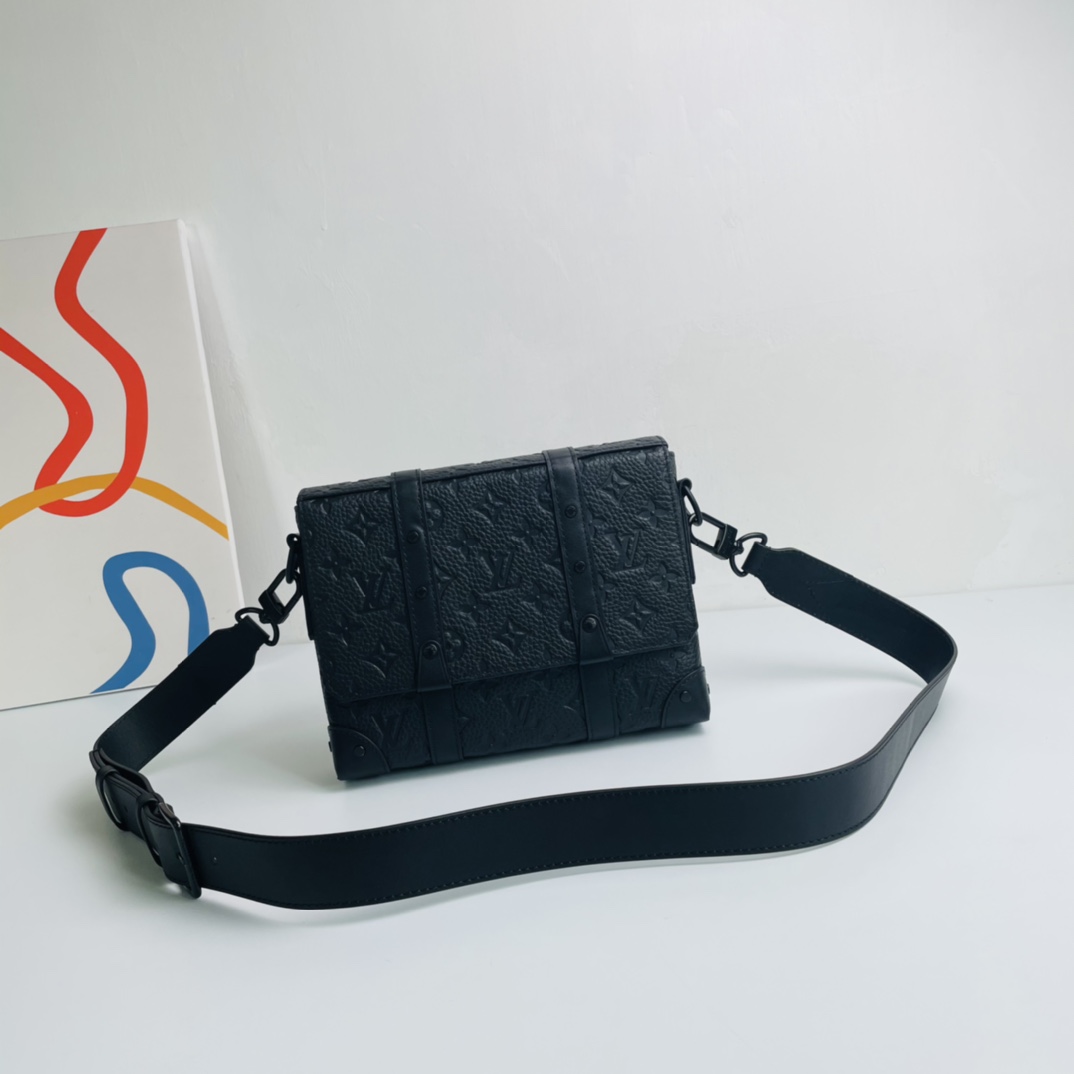 Louis Vuitton Messenger Bags Black Taurillon M57726